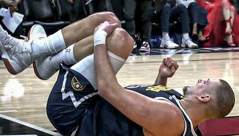 Infortunio Jokic: si teme rottura del legamento crociato