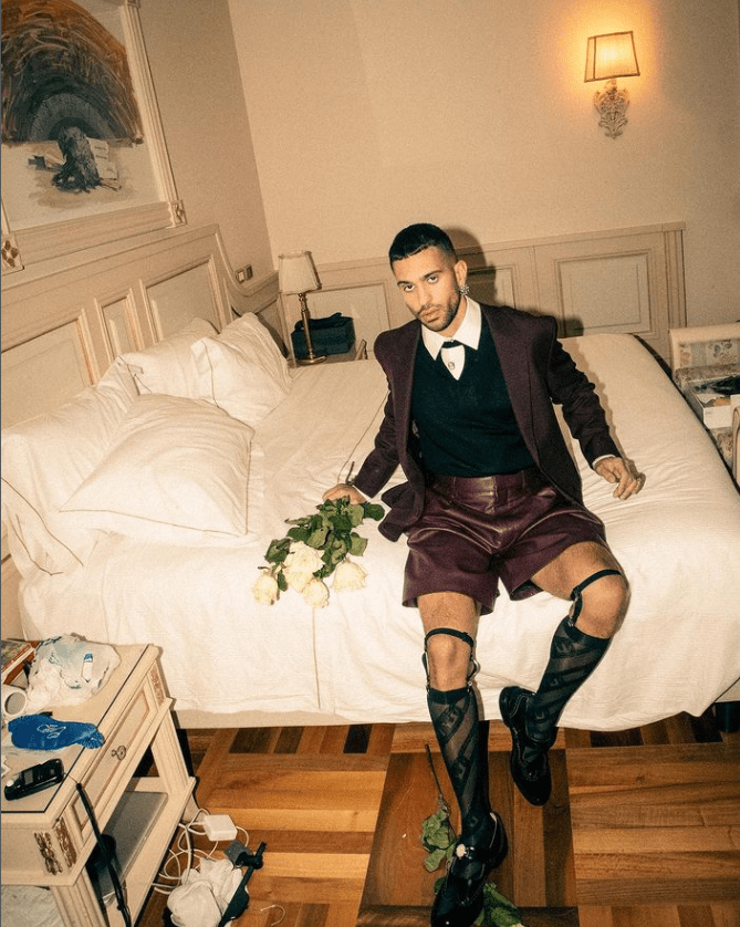 Mahmood gioca a Leggende Pokémon Arceus? Guardate questa foto