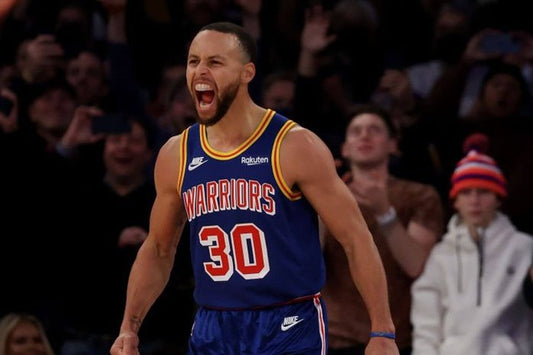 Stephen Curry Record - Supera Ray Allen per numero di triple segnate