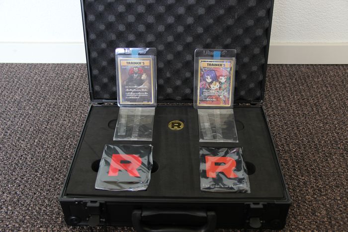 Valigetta Team Rocket - venduta a €115 ora ne vale €7mila