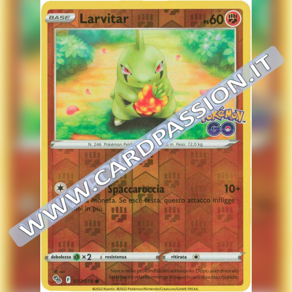 037/078 Larvitar Comune Reverse | Pokemon GO - Card Passion