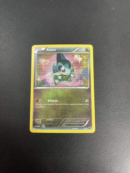 13/20 Axew Holo (Near Mint) | Tesoro dei Draghi